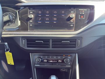 Volkswagen Polo VI Highline 1.0 TSI +AHK+SHZ+SoundSys+PDC
