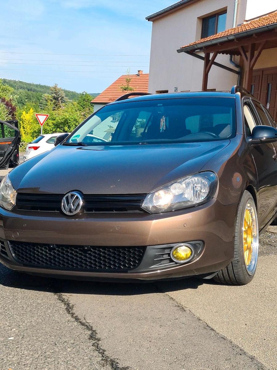 Volkswagen Golf 2012 — engine 105 HP (77kW)