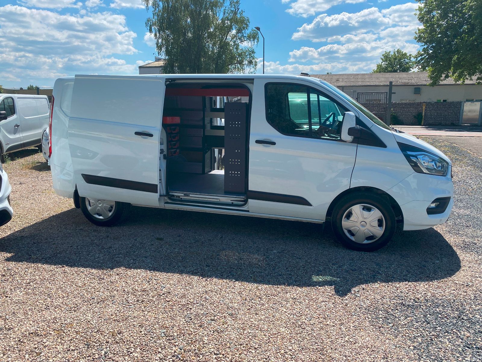 Fahrzeugabbildung Ford Transit Custom Kasten 320 L2 Trend,Regale