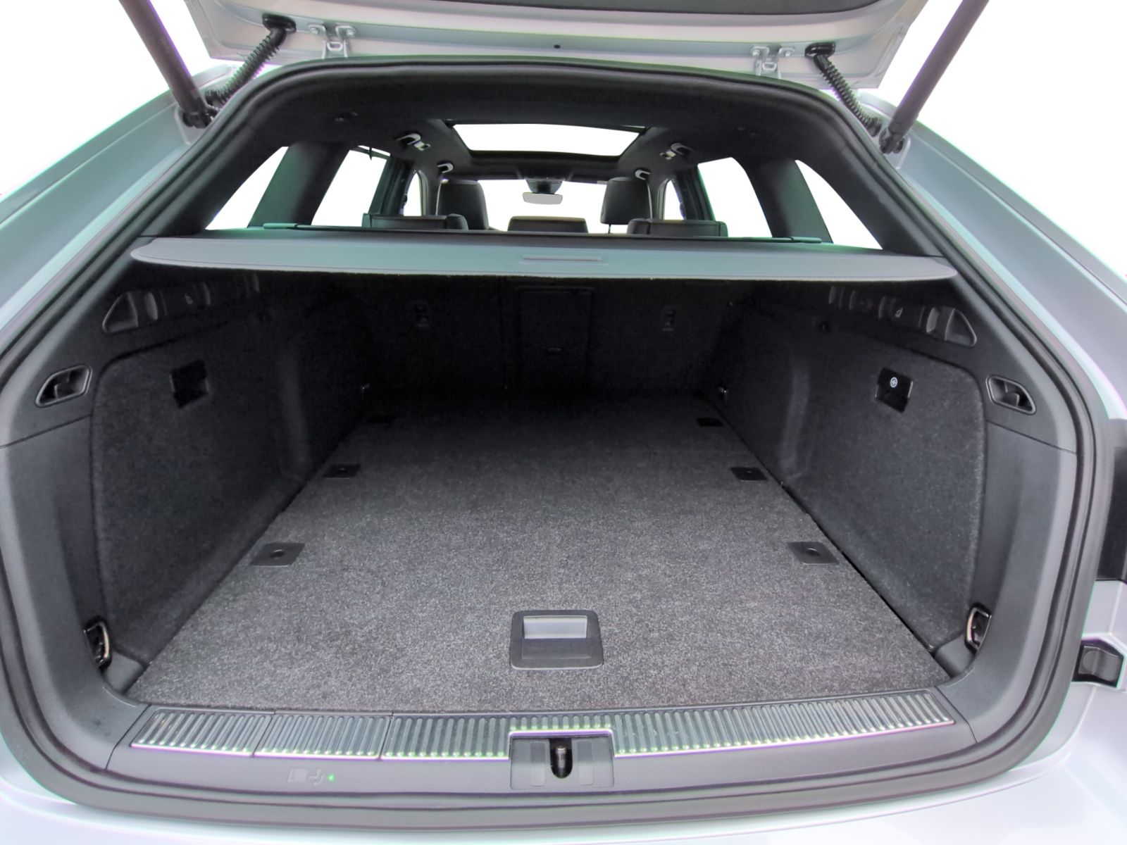 Superb Combi 2.0 TSI DSG 4x4 L&K STHZ+AHK