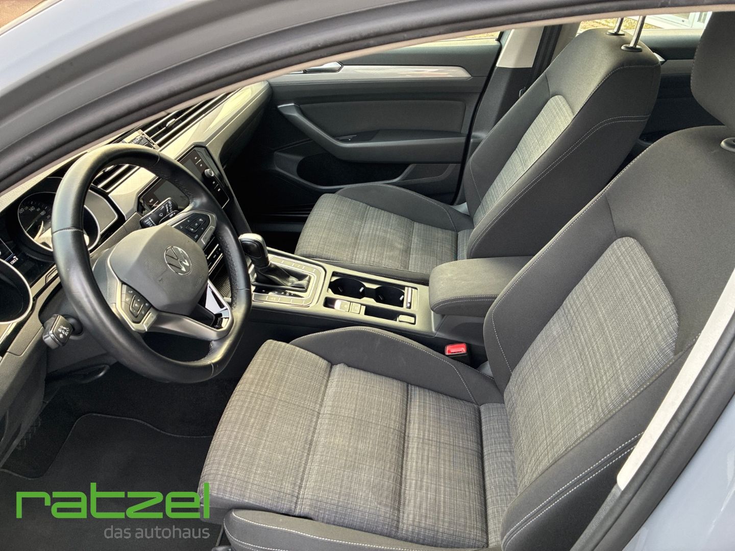 Fahrzeugabbildung Volkswagen Passat Variant 2.0 TDI DSG Business Navi Massage