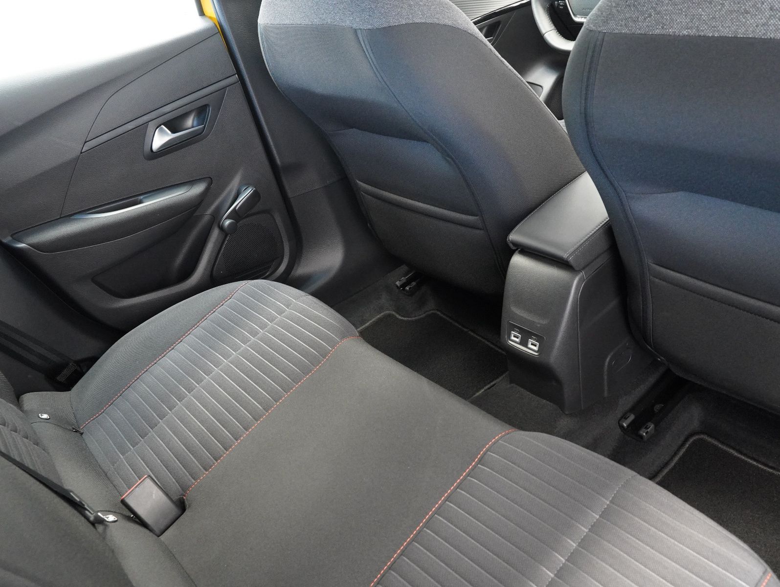 Fahrzeugabbildung Peugeot e-208 Active 50KWH/11KW/WÄRMEPUMPE/SOH
