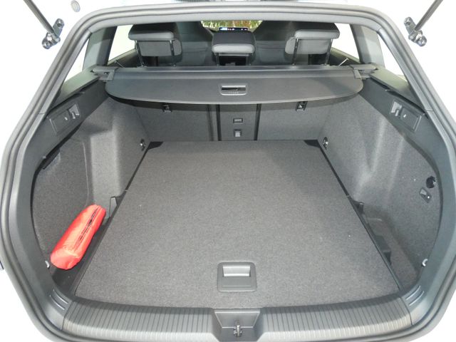 Golf Variant 1.5 eTSI R-Line DSG AHK