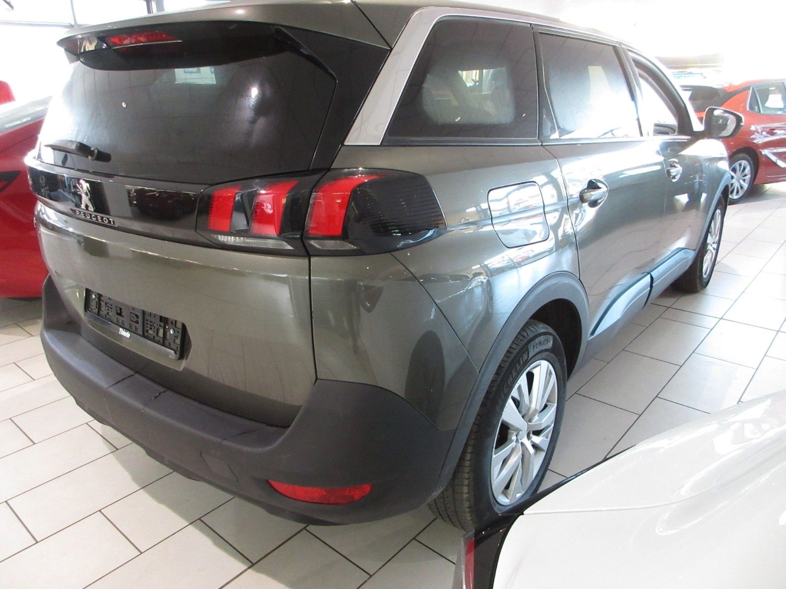 Fahrzeugabbildung Peugeot 5008 Active 1.2T LED/NAVI/PDC/TEMPOMAT