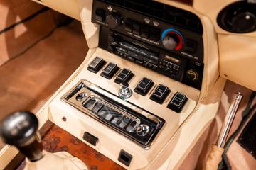 1987 Aston Martin V8 VANTAGE — миниатюра 11