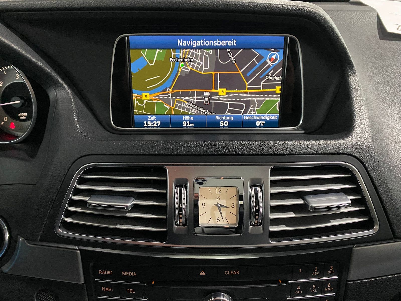 Fahrzeugabbildung Mercedes-Benz E 220 d BlueTec Sport/Leder/Pano/LED/1.Hand/