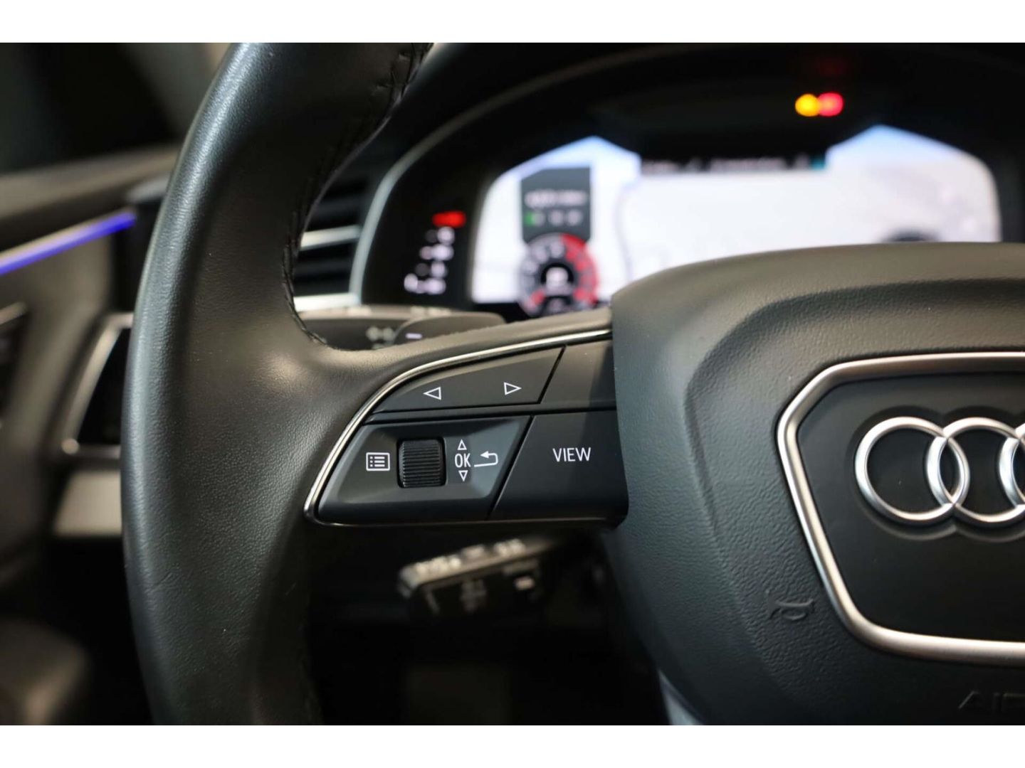 Audi Q8 55 TFSI quattro foto 15
