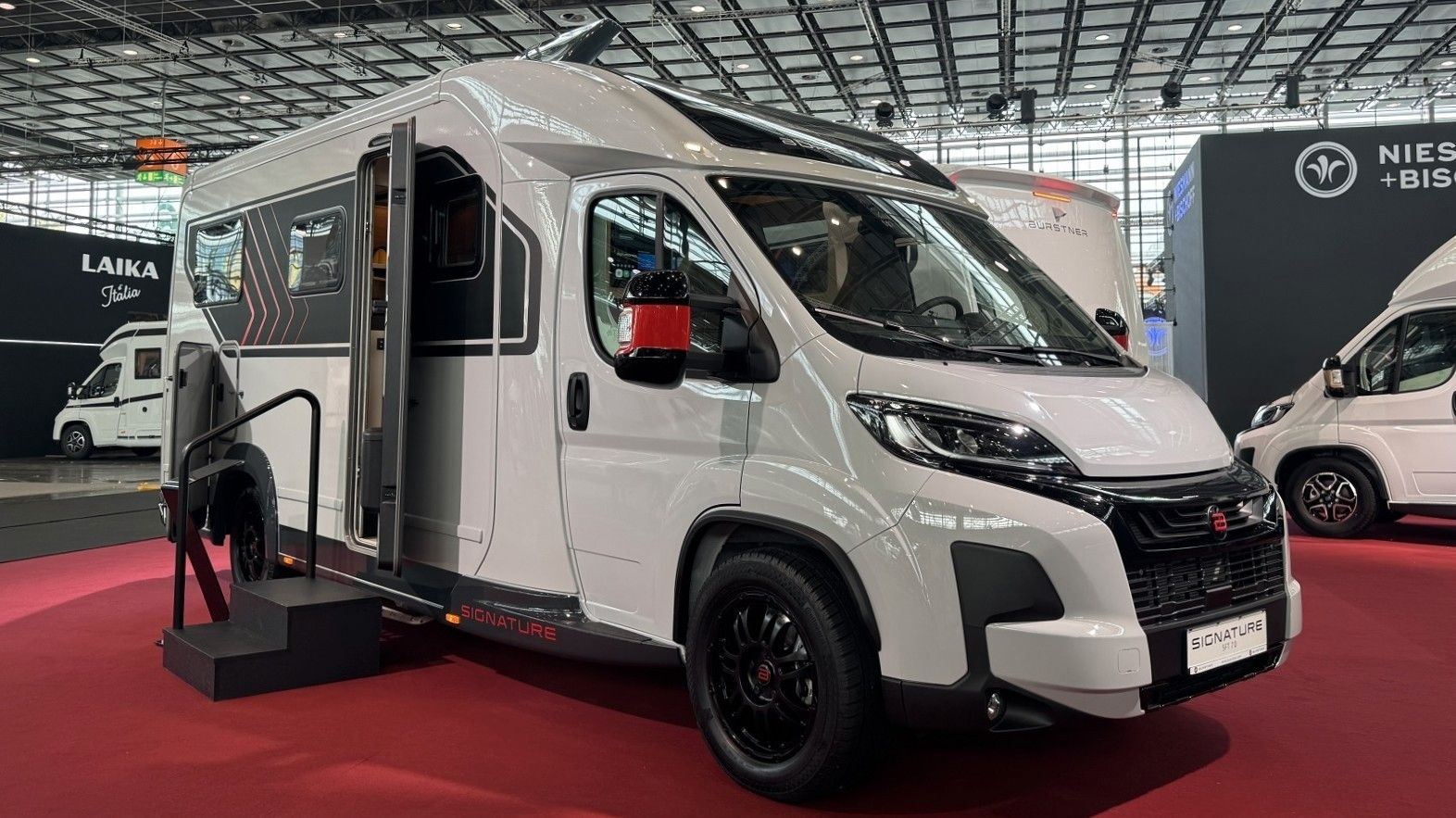 Fahrzeugabbildung Bürstner Signature SFT 7.4 NEUHEIT MODELL 2026!