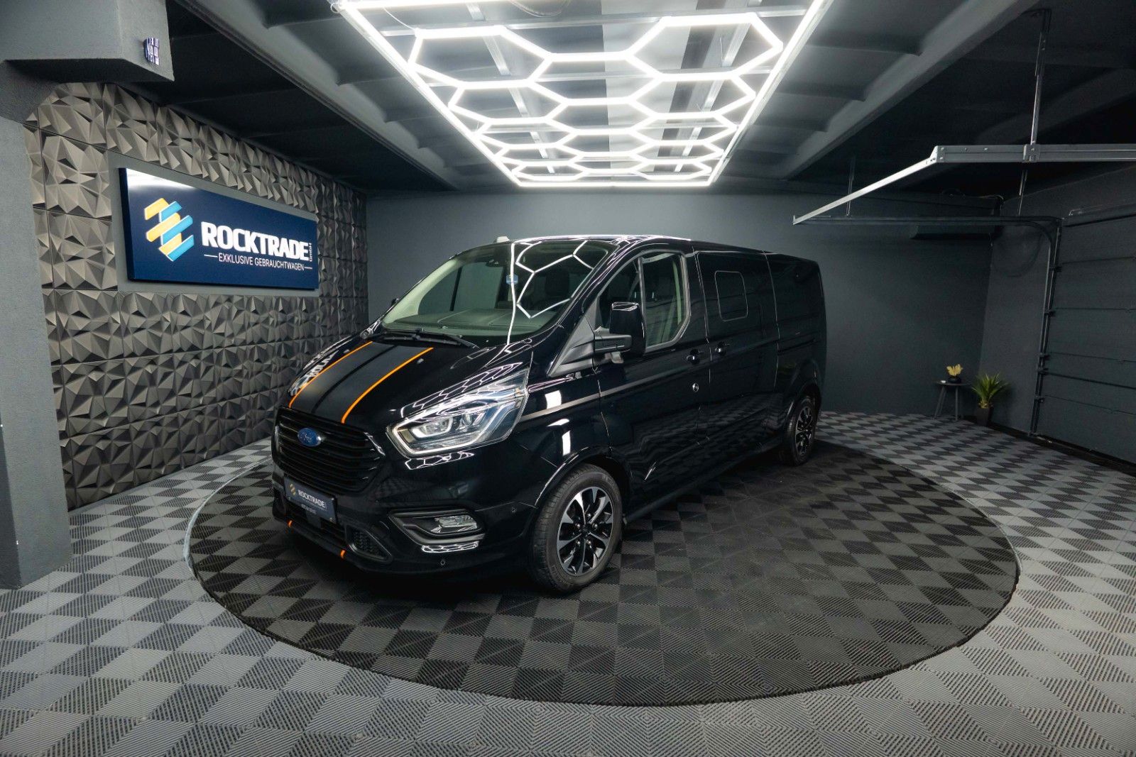 Fahrzeugabbildung Ford Tourneo Custom 320 L2 Sport | 8Sitze | ACC | LED