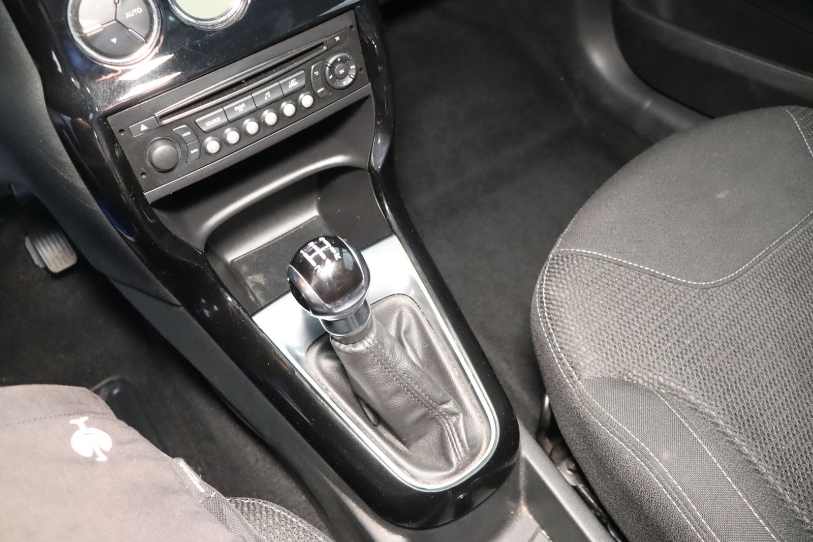 Fahrzeugabbildung Citroën DS3 * Klimaautom. * wenig Kilometer * 1. Hand
