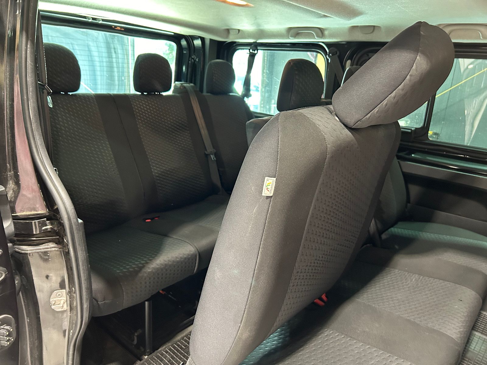 Fahrzeugabbildung Renault Trafic Combi L1H1 2,7t  Expression/9-SITZ/NAVI/