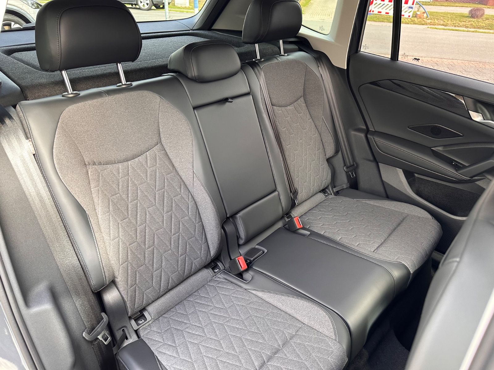 Fahrzeugabbildung Volkswagen Tiguan 1.5 eTSI Life DSG AHK/360°/APP/ACC/Keyles