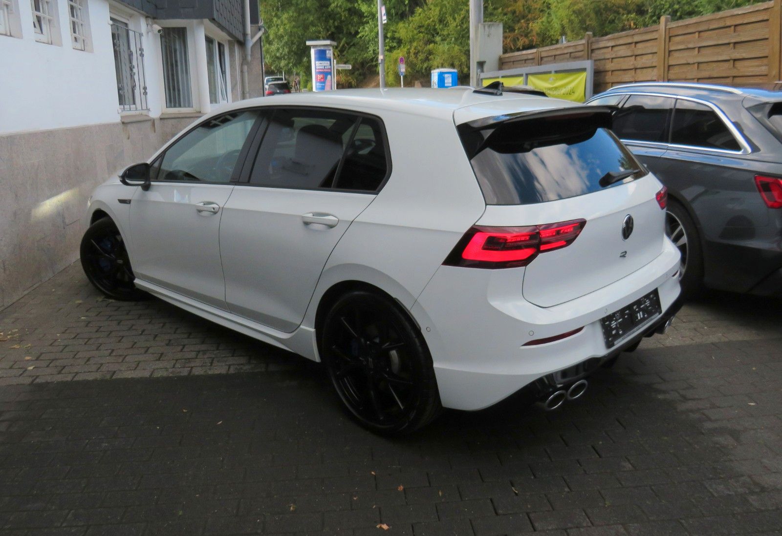 Volkswagen Golf VIII Lim. R 4Motion ACC DCC h-k Kam Top! foto 2