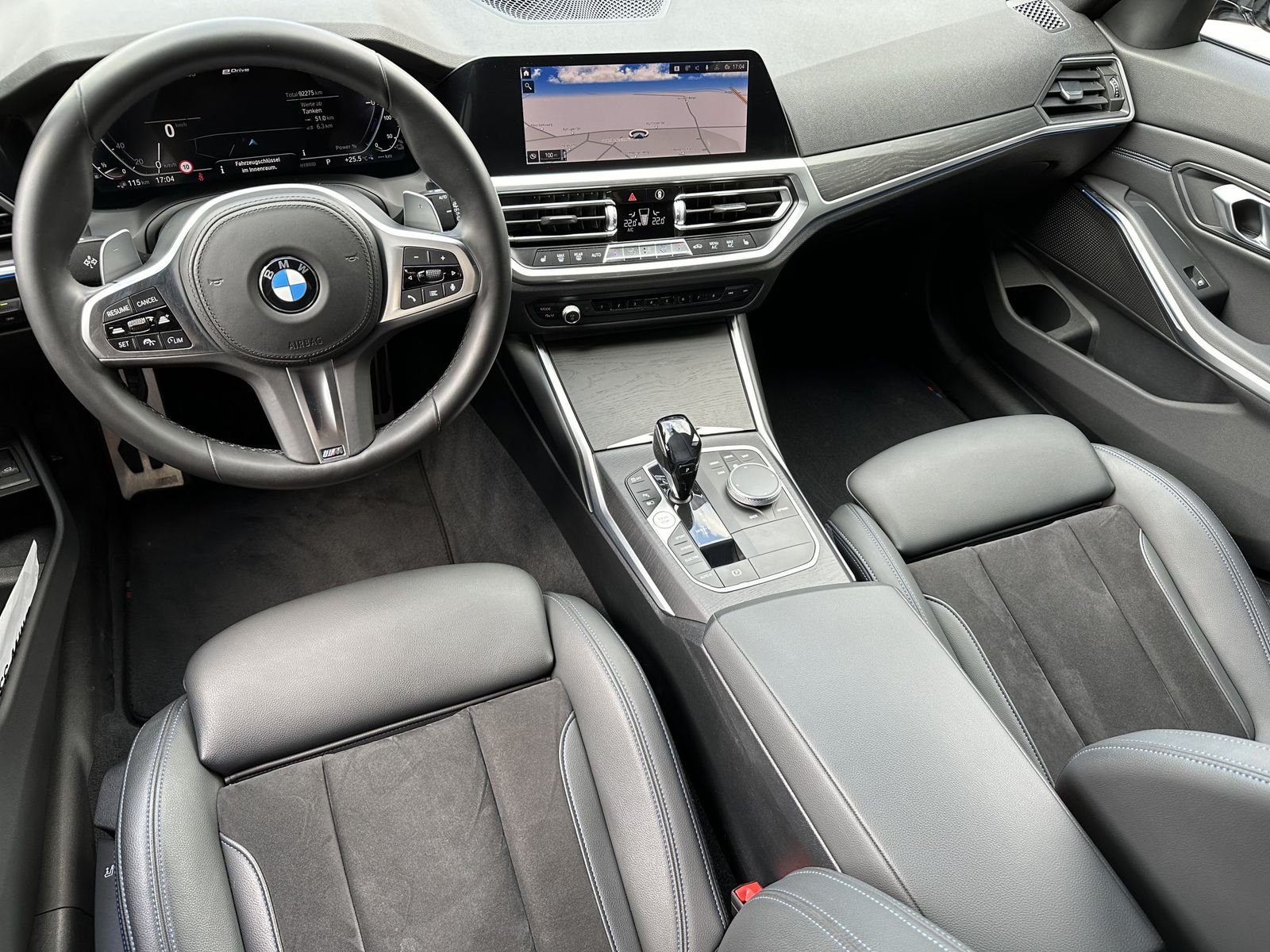 Fahrzeugabbildung BMW 330e Touring M-Sport NAV+LED+ACC+LIVE-COCKPIT+PP