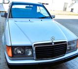 Mercedes-Benz CE 300 - silberne Mercedes-Benz CE 300