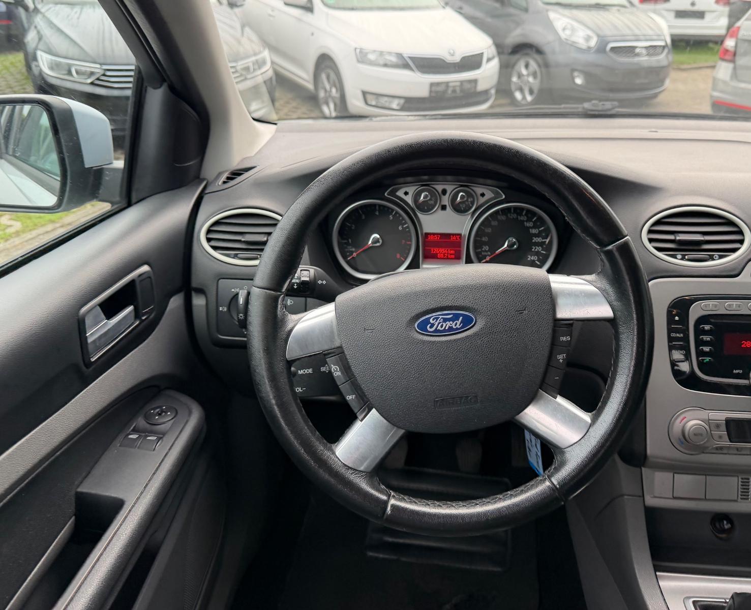Ford Focus 2010 — photo 10