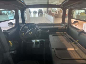 Bild 8 Opel Rocks-e Elektro digitales Cockpit LED