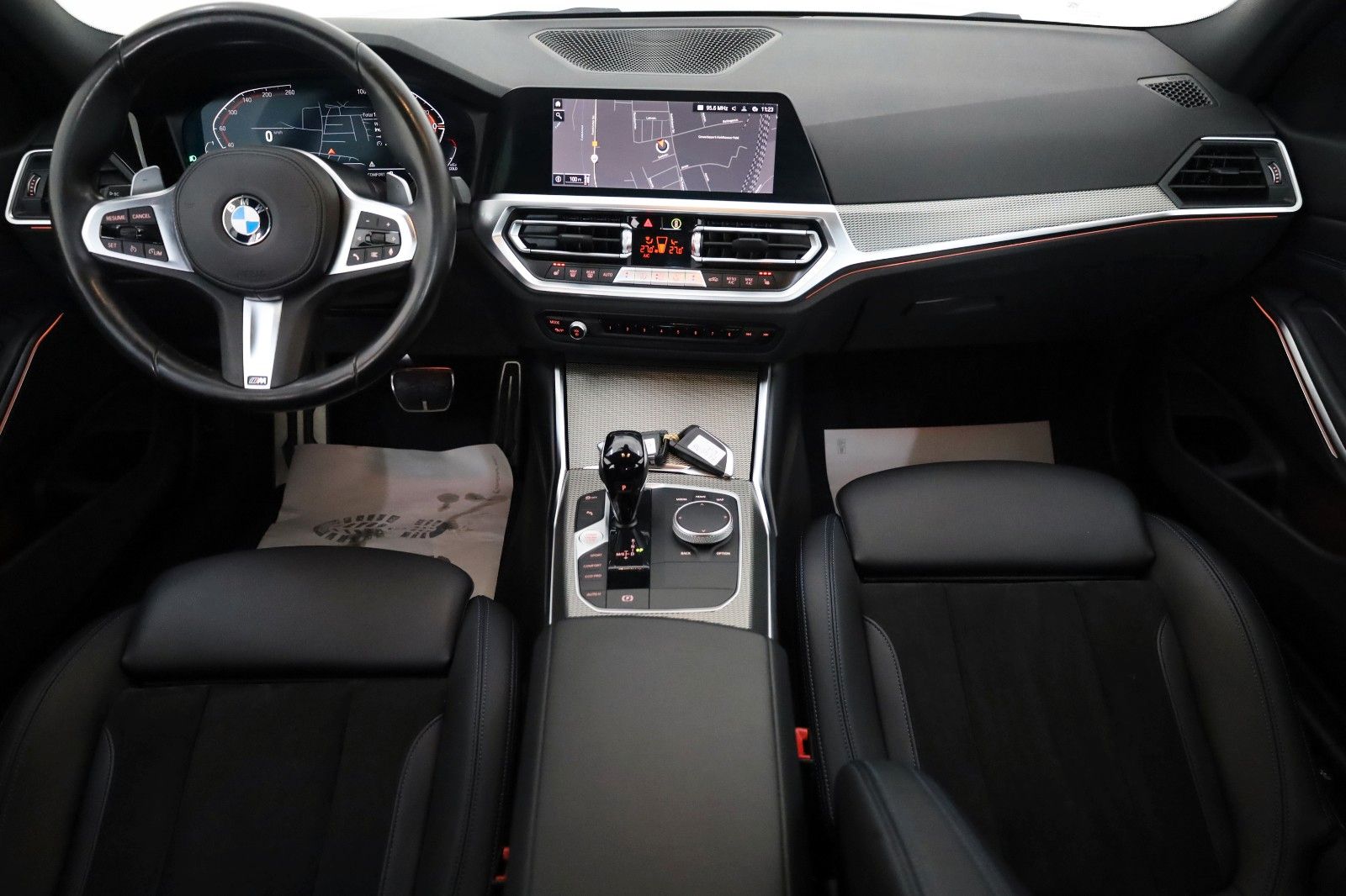 Fahrzeugabbildung BMW 330 d Lim. M Sport, T.Leder, Navi, LED, SH, SD