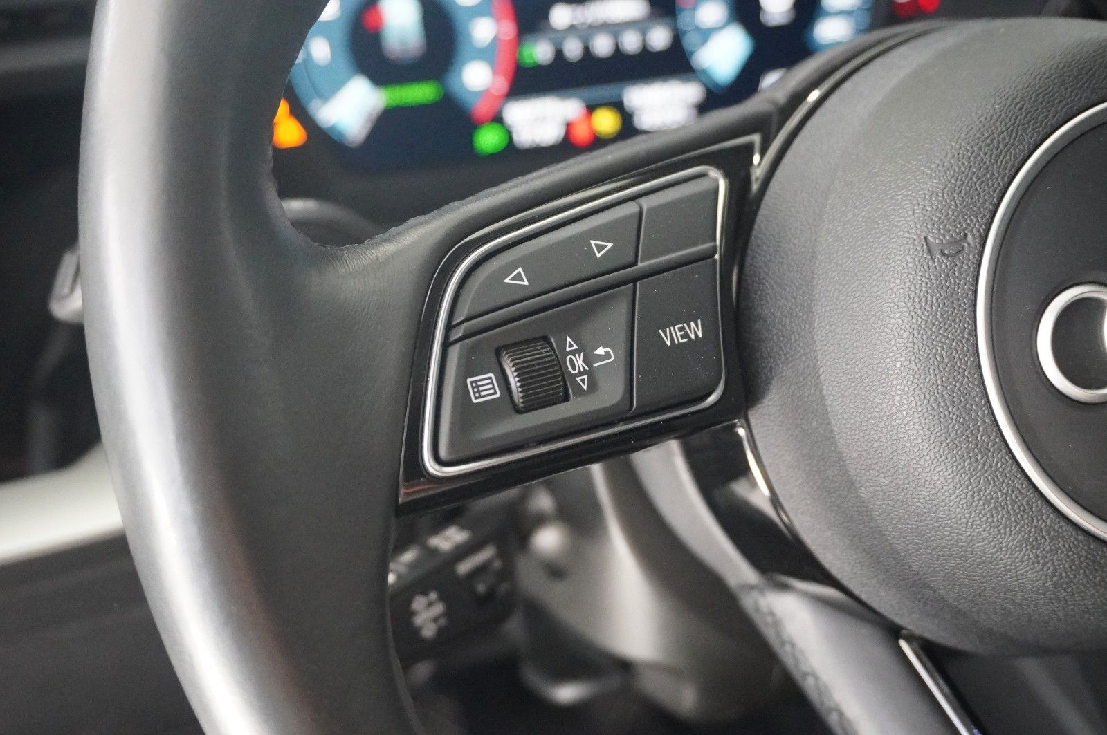 Fahrzeugabbildung Audi A3 Sportback 35 TFSI NAVI/LED/SHZ/VIRTU./TEMP.