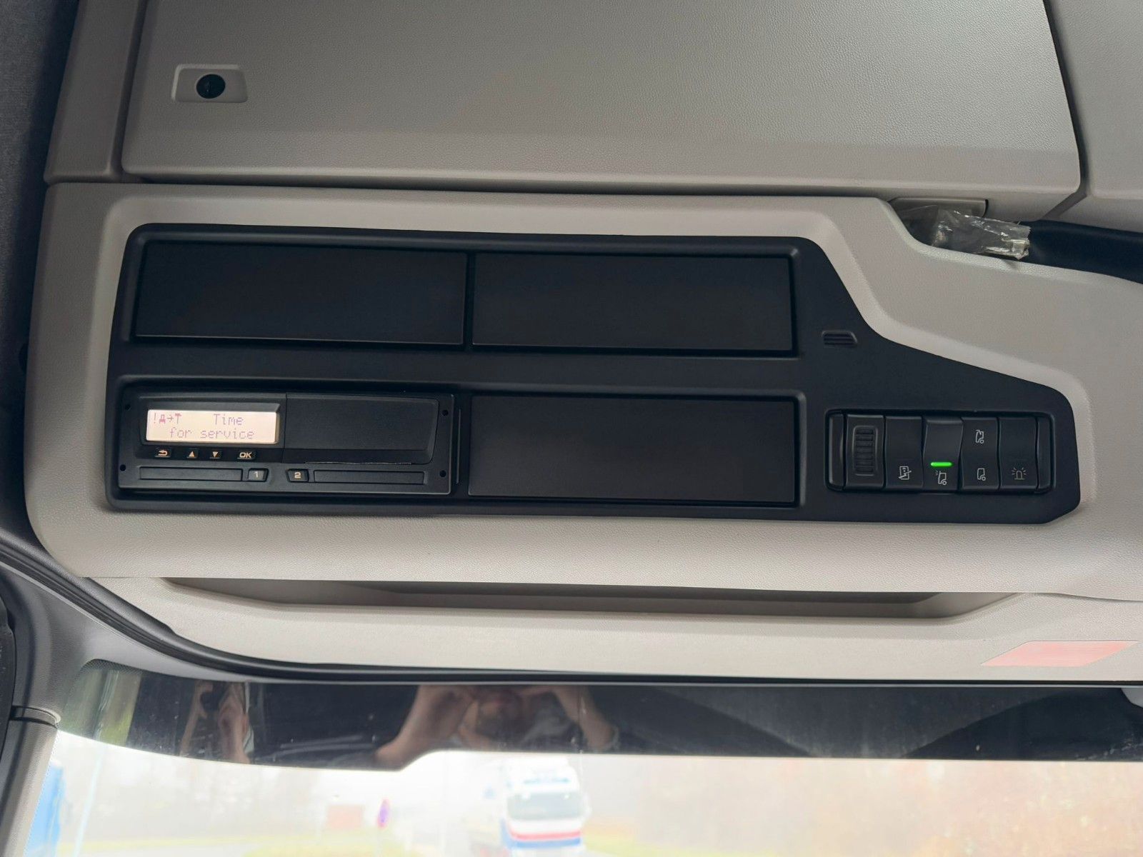 Fahrzeugabbildung Scania R580 V8 HMF 3220-K4 Kran Funk 66 t