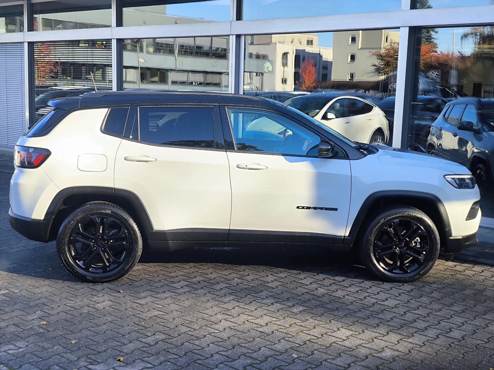 Fahrzeugabbildung Jeep Compass Upland 4WD PHEV VIRTU+NAVI+SHZ+KAM+ACC+
