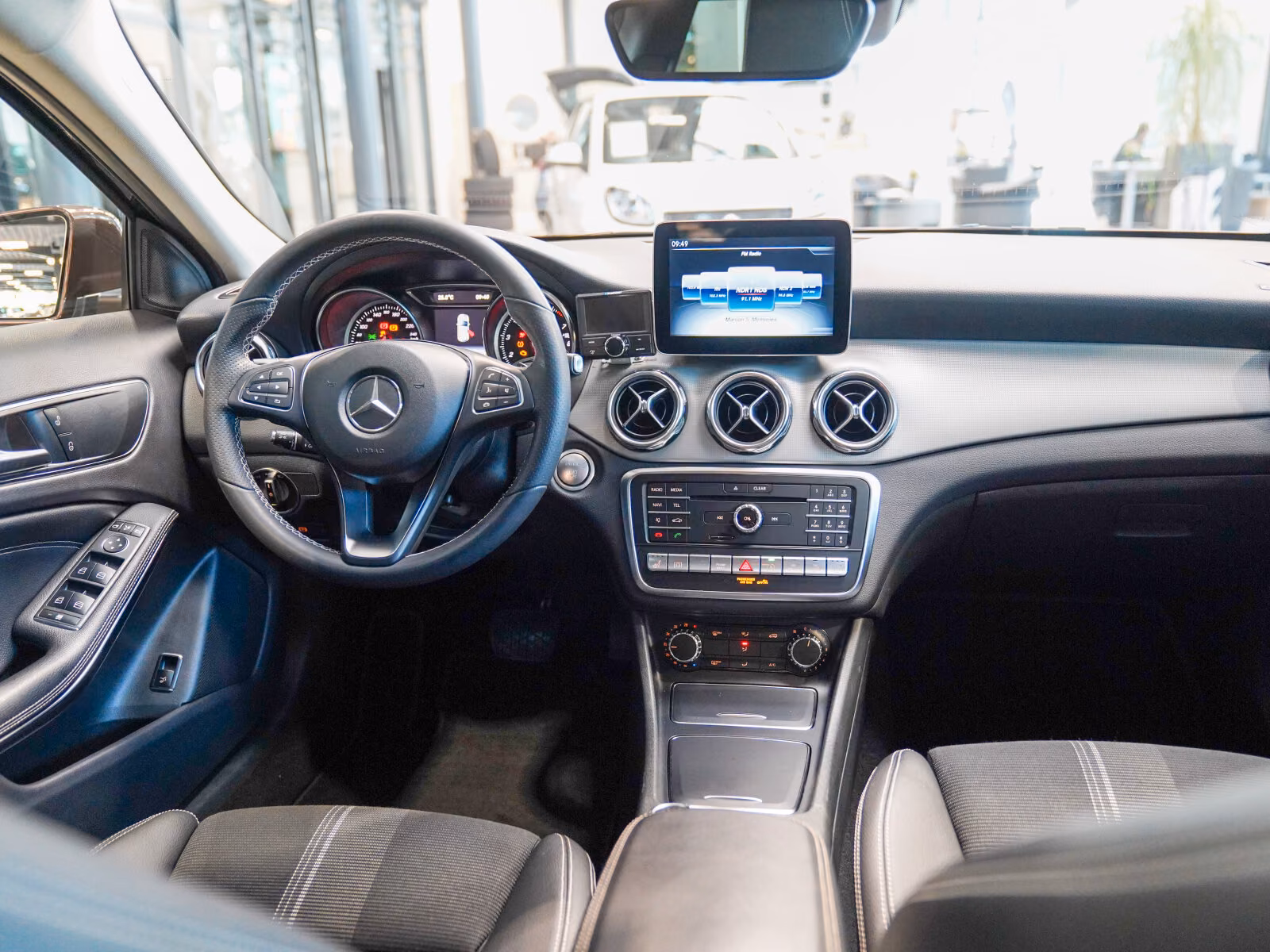 Mercedes-Benz GLA 220 4M Urban DISTRONIC 360° AHK KEYLESS LED