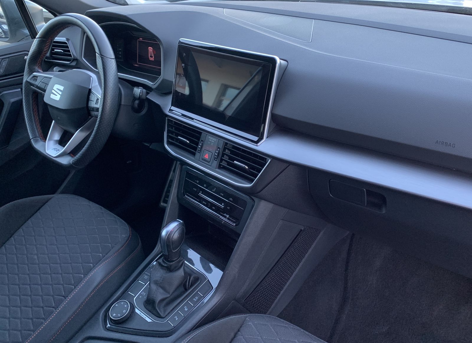 Fahrzeugabbildung SEAT Tarraco 2.0 TDI*FR*4Drive*LED*AHK*Pano*Cam*Sound