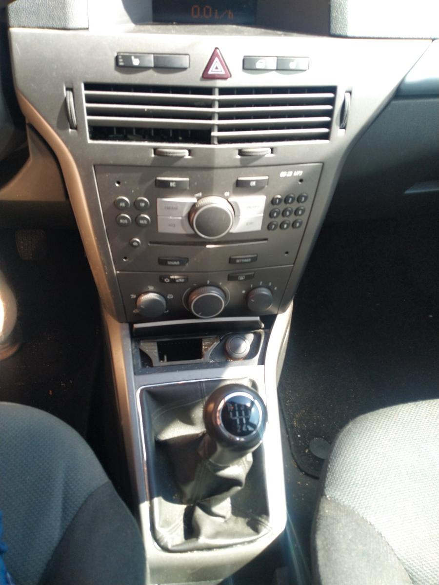 Opel Astra 2006 — photo 10