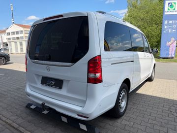 Mercedes V 220 - 2