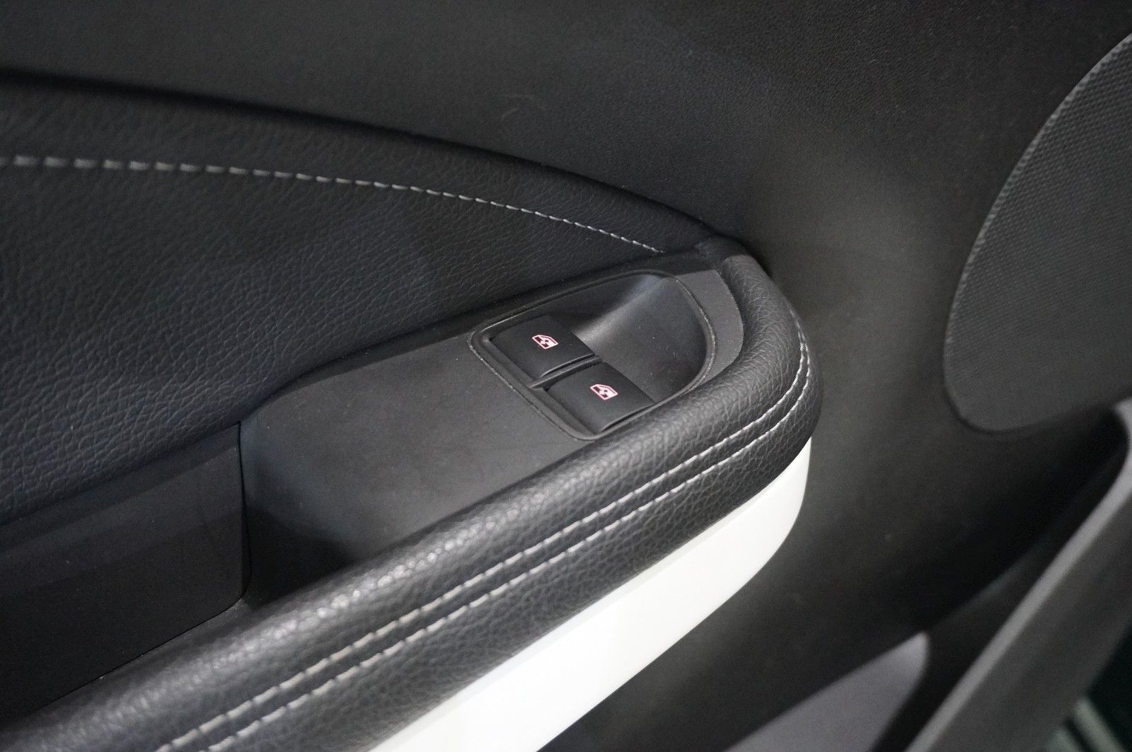 Fahrzeugabbildung Opel Adam 1.4 JAM NAVI/SHZ/PDC/KLIMA/LHZ/TEMP.