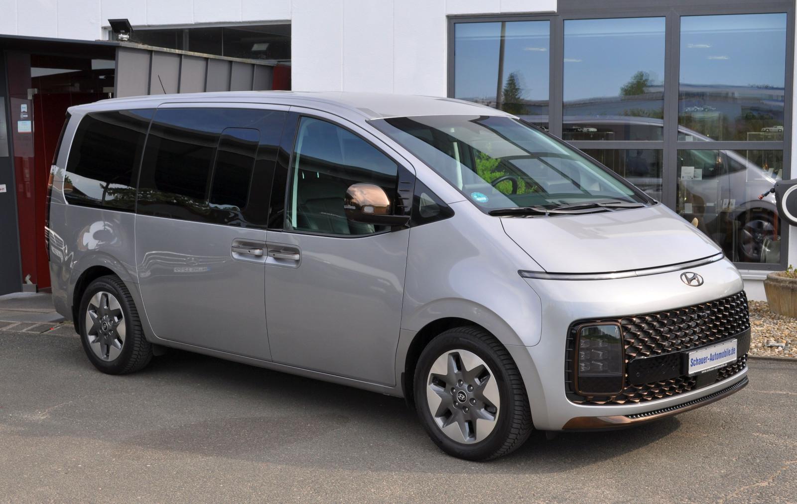 Hyundai Staria Signature "Garantie 10/2028 Service Neu"
