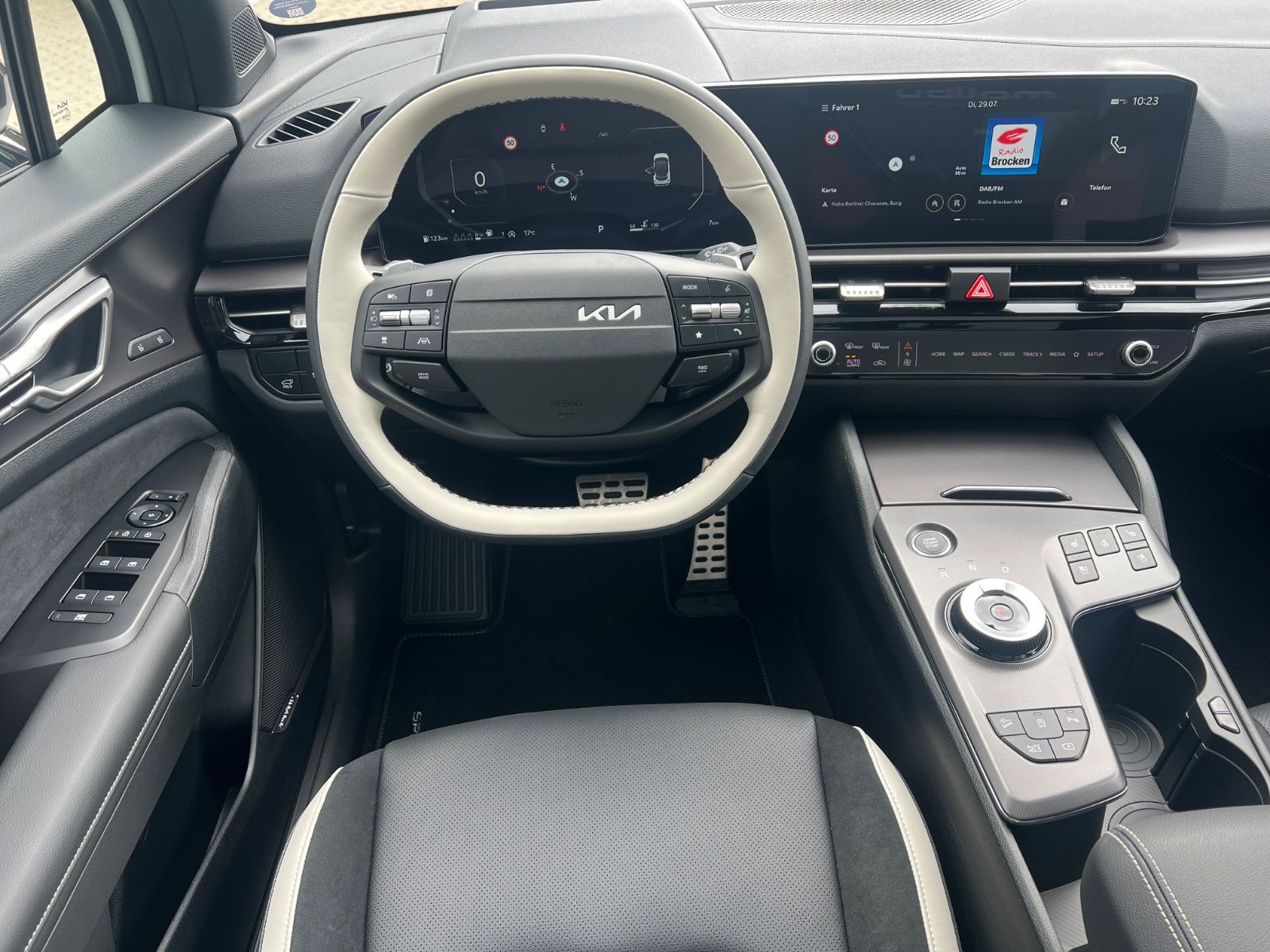 Fahrzeugabbildung Kia SPORTAGE 1.6T AWD DCT GTL SD GD DRI SOUND MJ 25