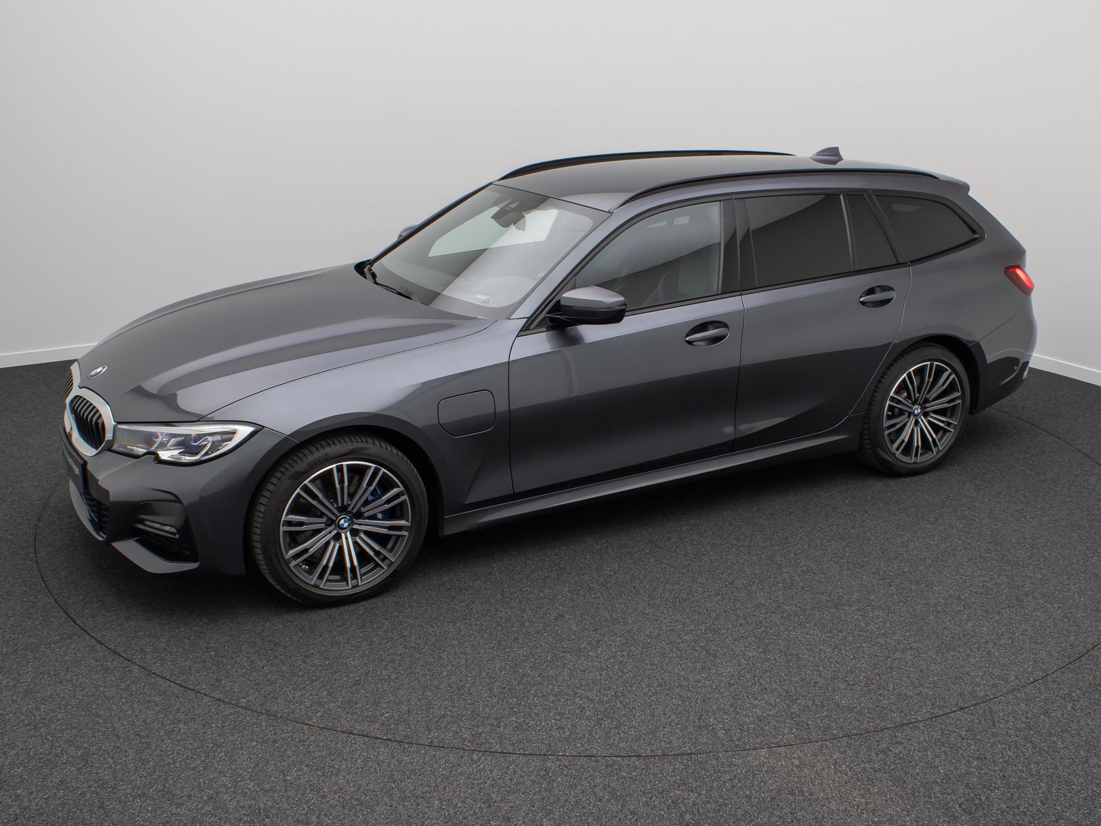 Fahrzeugabbildung BMW 330e M Sport Laser DAB Alarm HUD H/K Komfort 18"