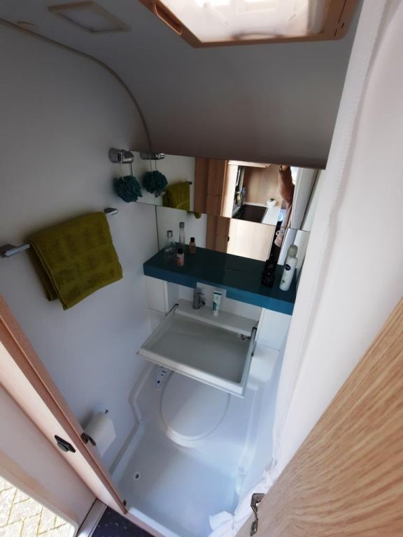 Fahrzeug Übersicht 17 Fahrzeugabbildung Adria Aviva 400 PS 1.Hand/sehr gepflegt