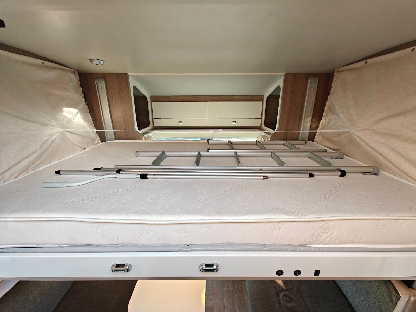 Fahrzeugabbildung XGO Dynamic 99 P + Hubbett, Solar, SAT, TV, Markise