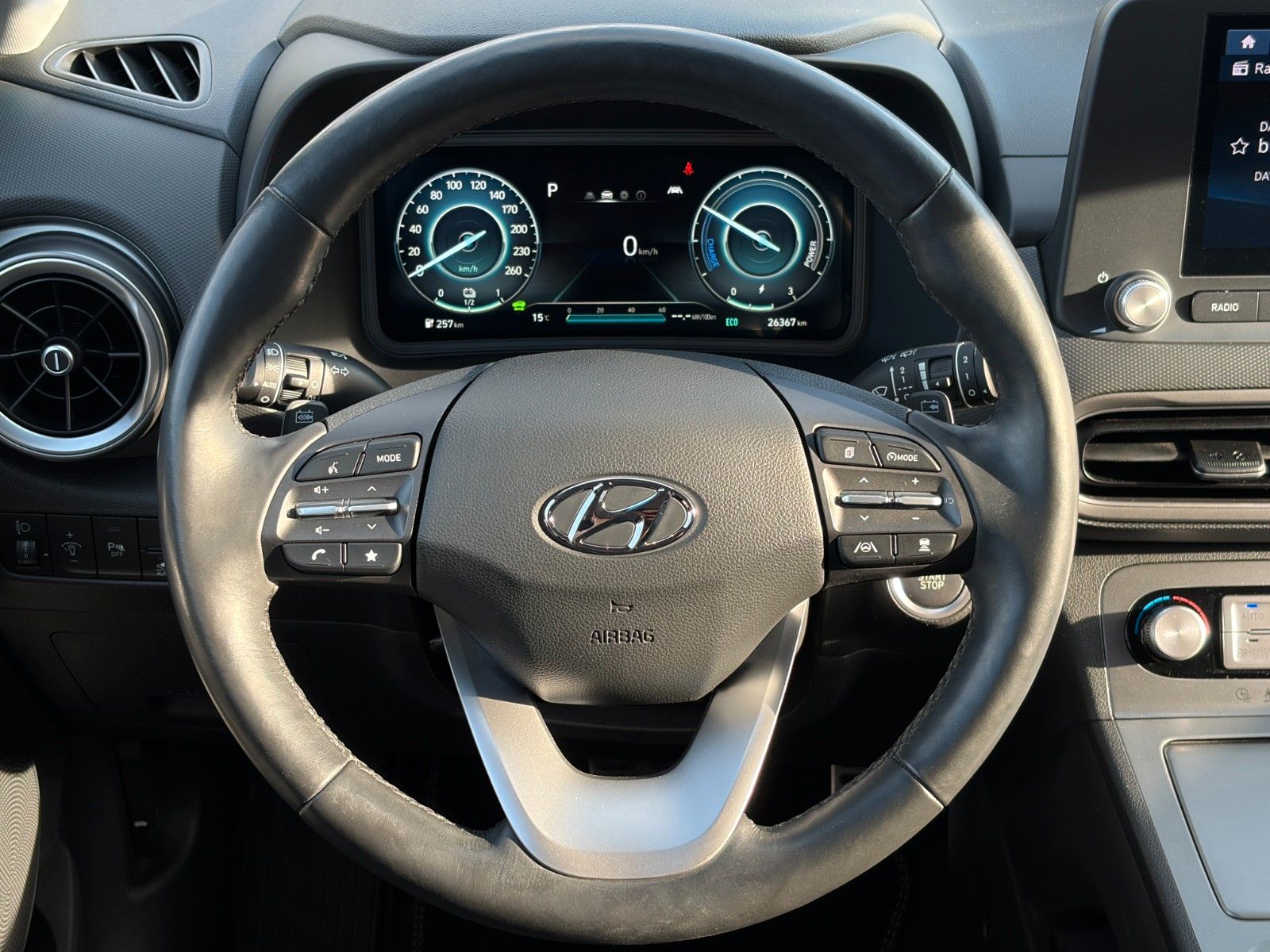 Fahrzeugabbildung Hyundai KONA E Select SHZ LHZ ACC LKA LFA Navi CarPlay