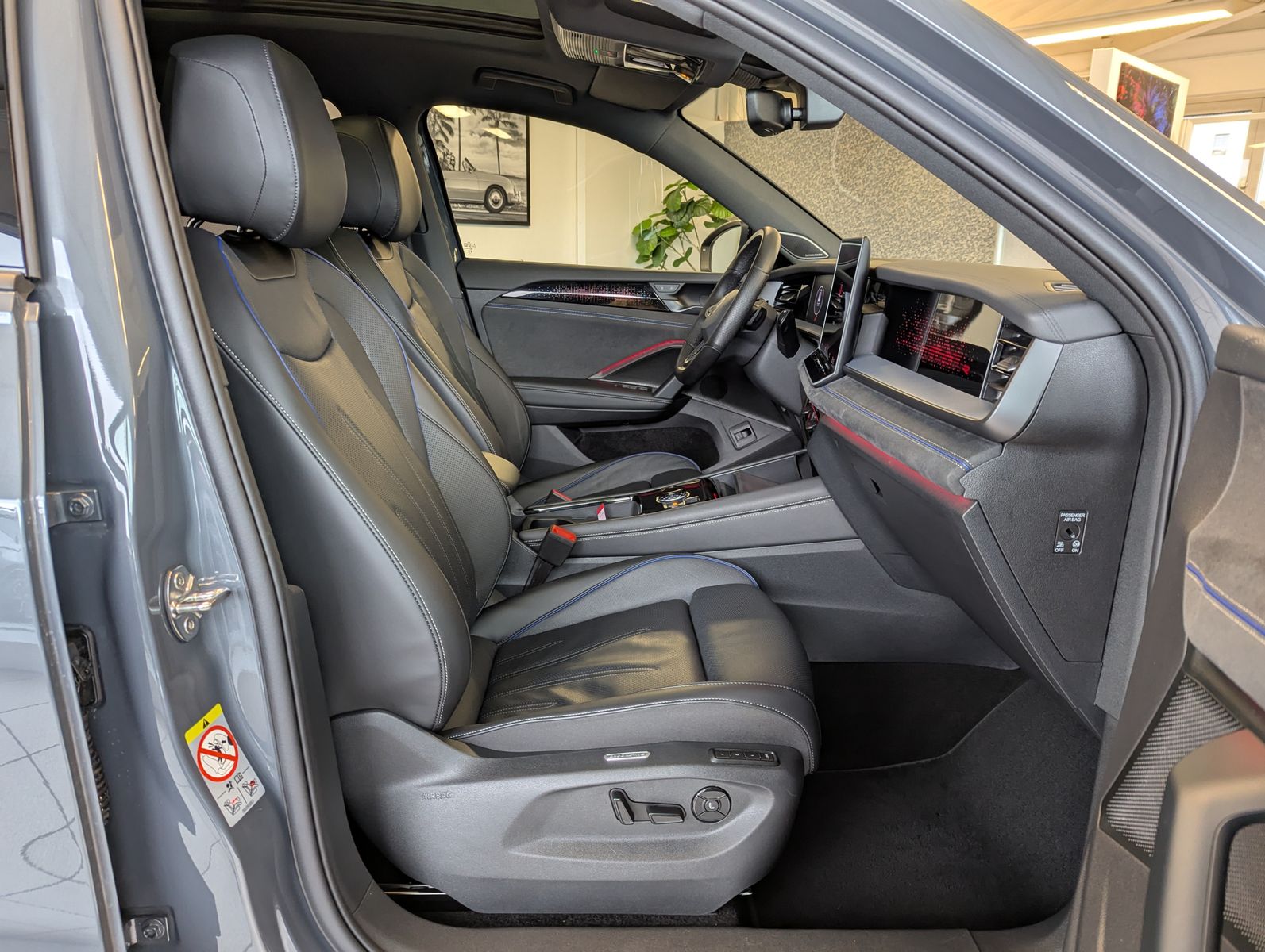 VW Tayron 2.0 R-Line Leder Launch Pano Black AHK 20 - Image 16