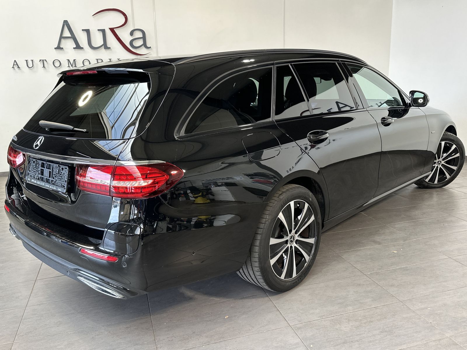 Fahrzeugabbildung Mercedes-Benz E 300de T Avantgarde NAV+LED+KAM+WIDE+CARPLAY+PP