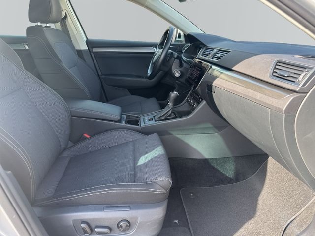 Superb Combi 2.0 TDI Style LED+NAVI+PANO+AHK+RFK