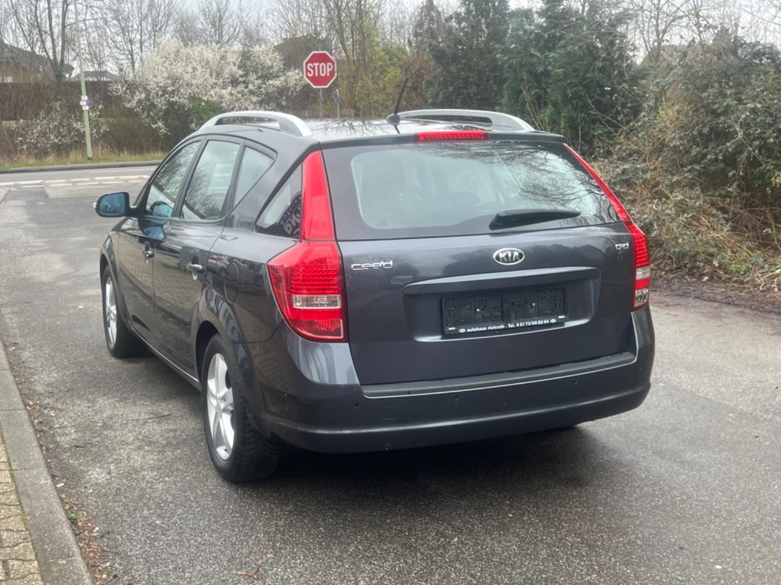 Kia cee'd 2011 — photo 7
