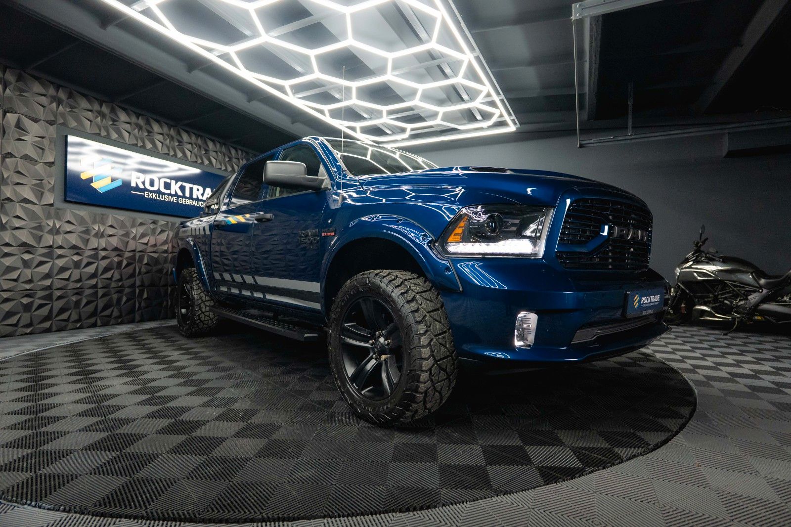 Fahrzeugabbildung Dodge RAM 5.7 V8 HEMI 4x4 OFFROAD Night-Paket *LED*AHK