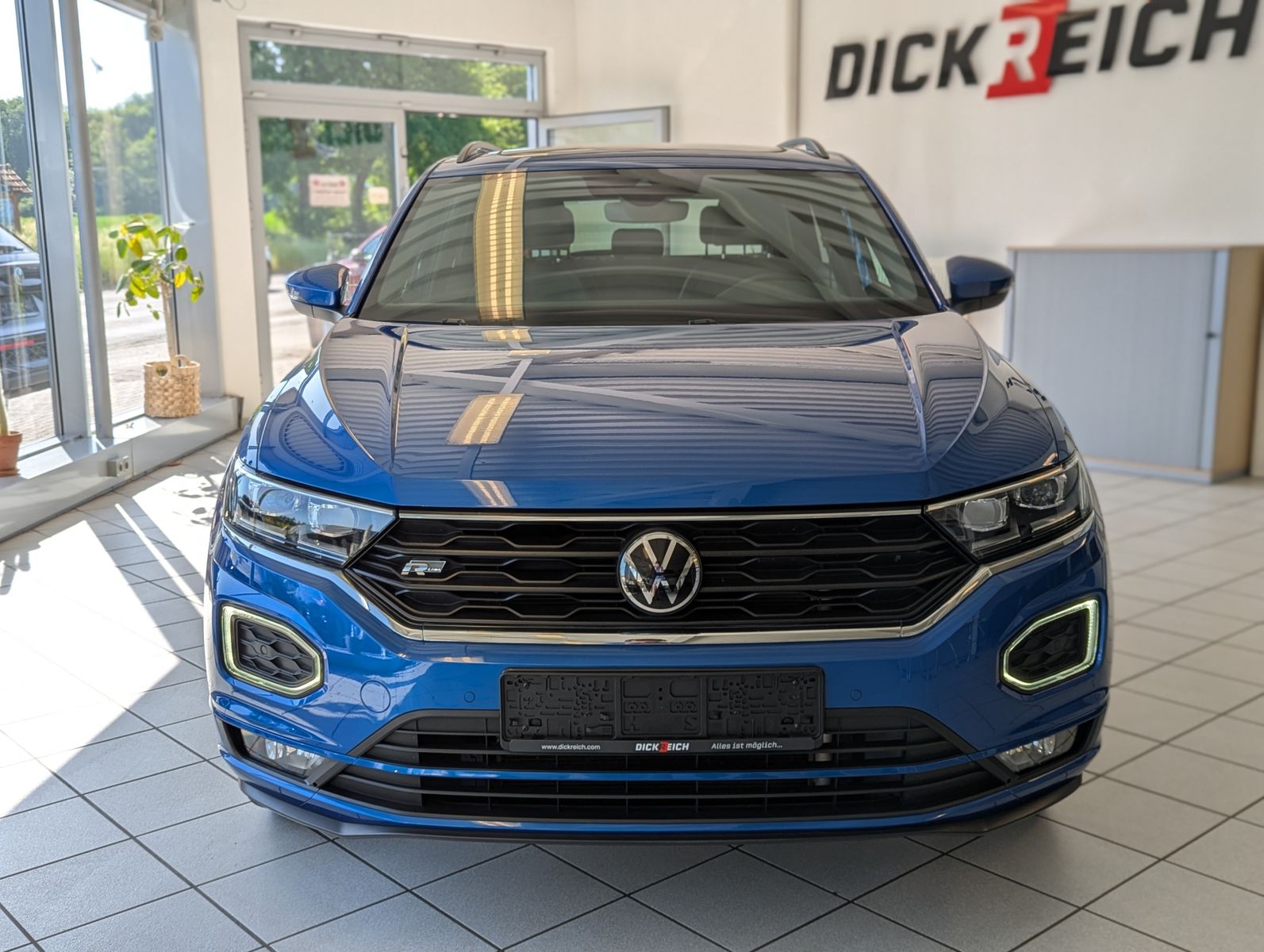 Fahrzeugabbildung Volkswagen T-Roc 1.5 TSI DSG 2x R-Line Sport Pano AID LED