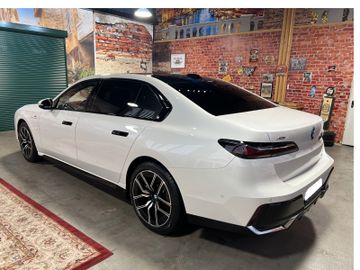 BMW 750 - 10