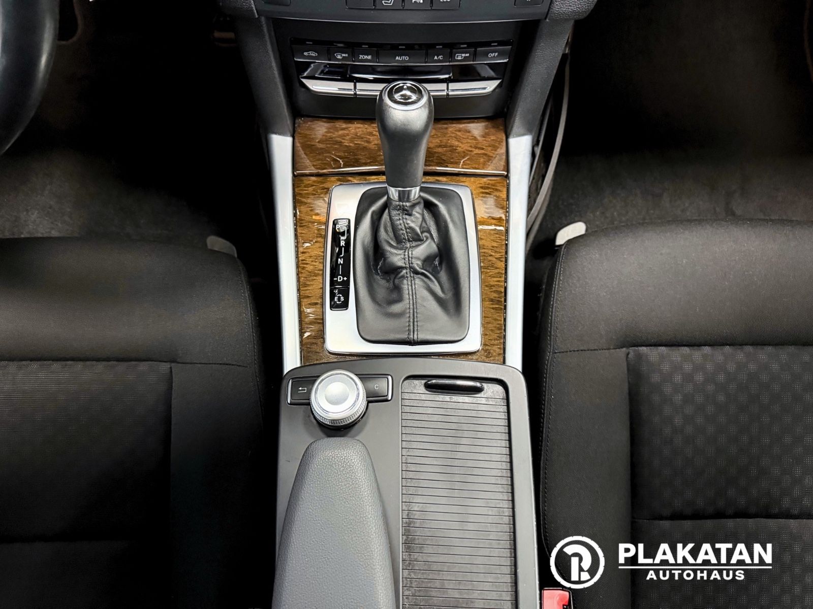 Fahrzeugabbildung Mercedes-Benz E 200 T-Modell Abst-Tempomat Navi MB-Service