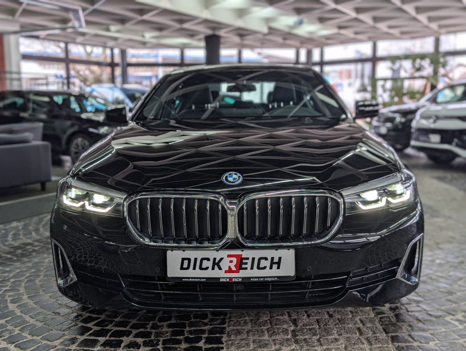 Fahrzeugabbildung BMW 530 e Luxury Line SPORT PANO LED KAM LEDER AHK
