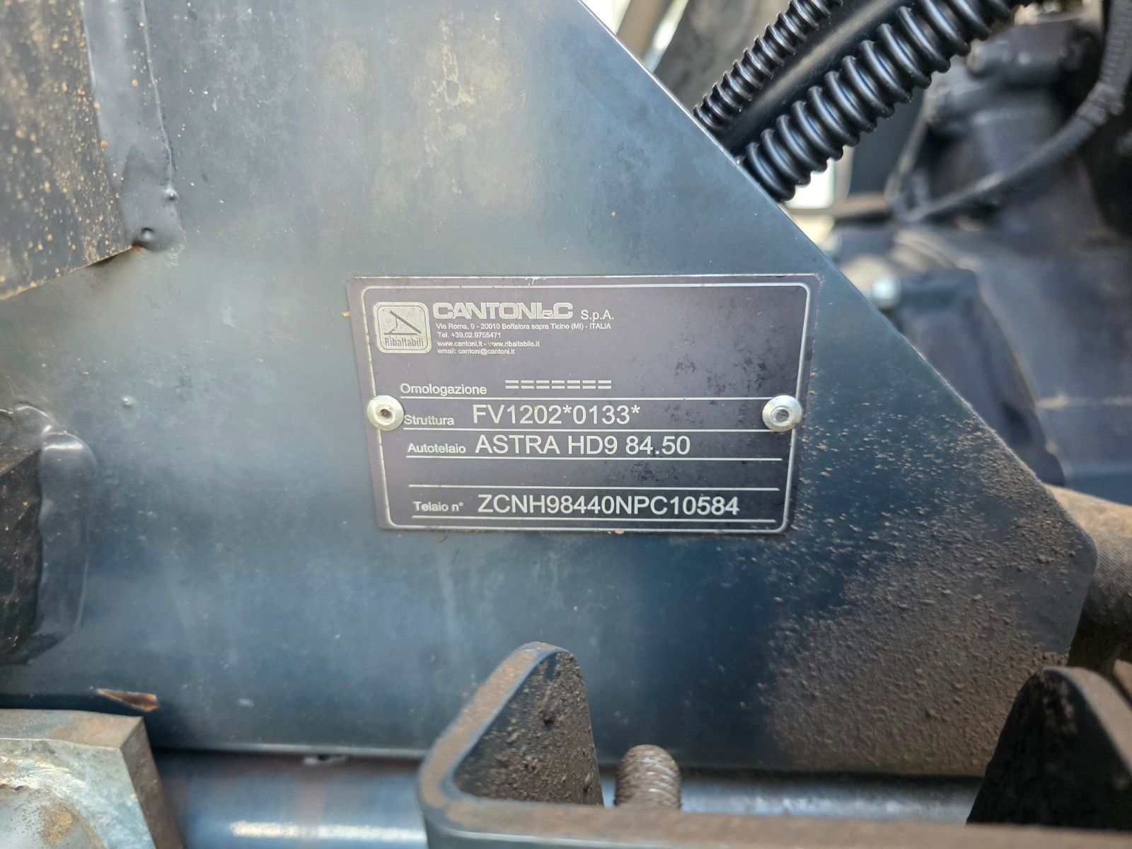 Fahrzeugabbildung Iveco Astra HD9 84.50-80 8x4 Muldenkipper Schalter