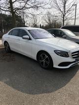 Mercedes-Benz E 300  - Mercedes-Benz E 300: Weiß