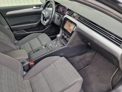 Fahrzeugabbildung Volkswagen Passat Variant Business 4Motion Navi Matrix 360°