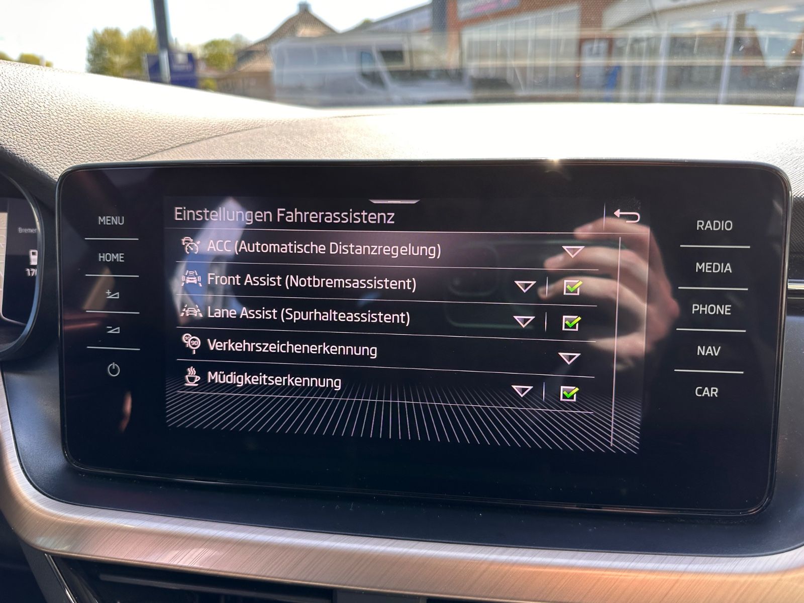 Fahrzeugabbildung SKODA Kamiq 1.5 TSI DSG Style AHK/ACC/LED/Navi/Kessy