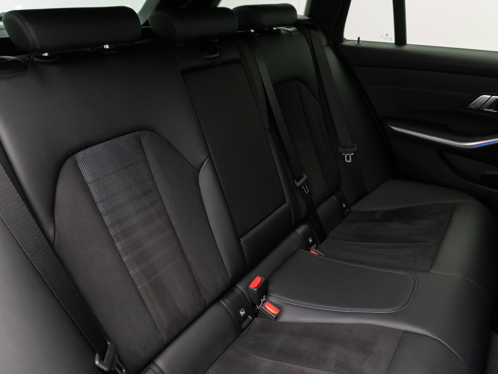 Fahrzeugabbildung BMW 330i M Sport Kamera DAB CockPitPr AHK Alarm 19"